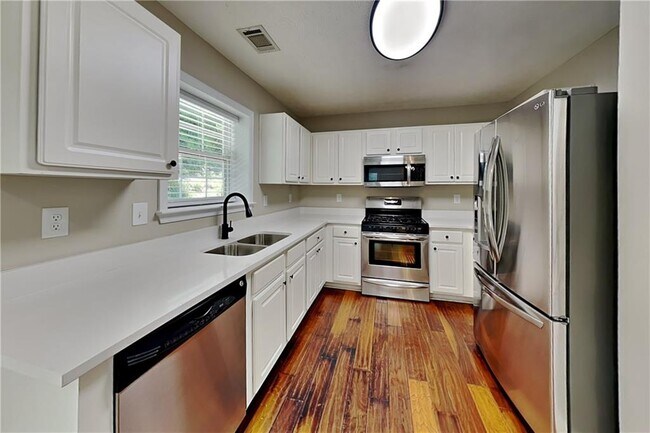 Foto del edificio - 1045 Winthrope Chase Dr