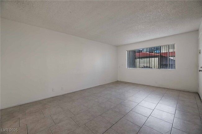 Building Photo - 5278 S Maryland Pkwy