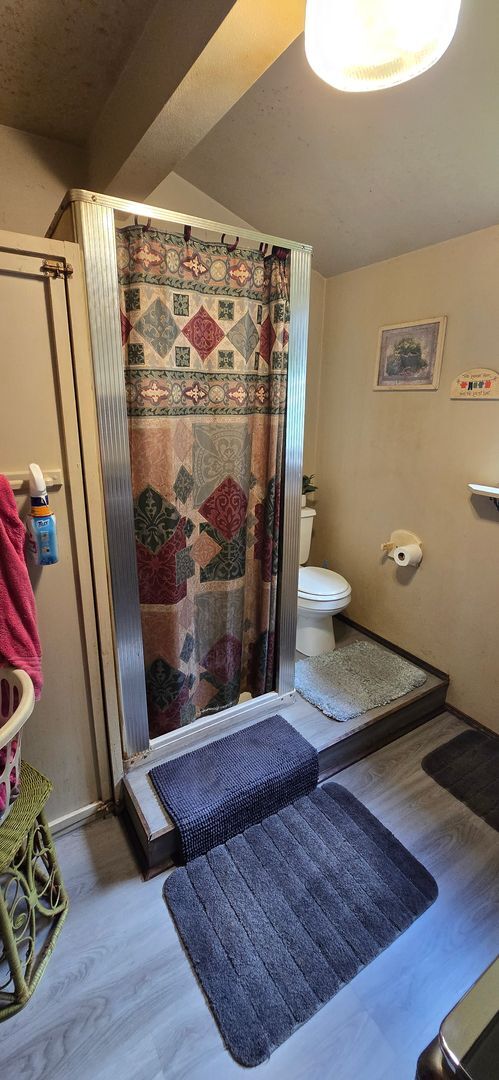 Building Photo - Room for rent with private entrance