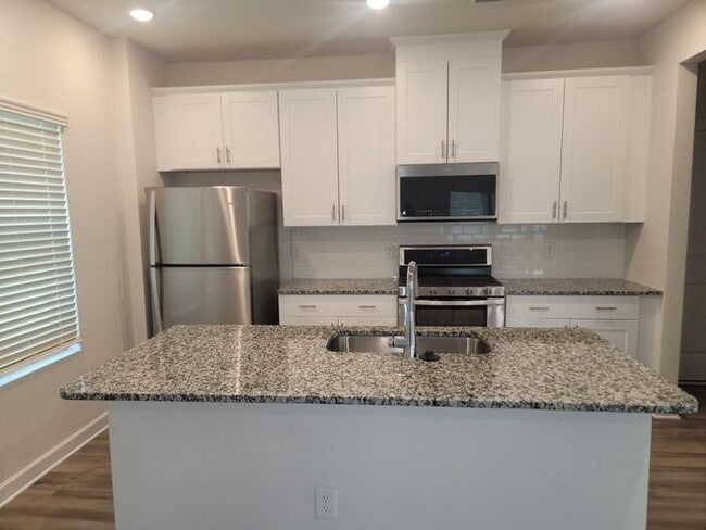Building Photo - Like New All Brick Home in Mint Hill!