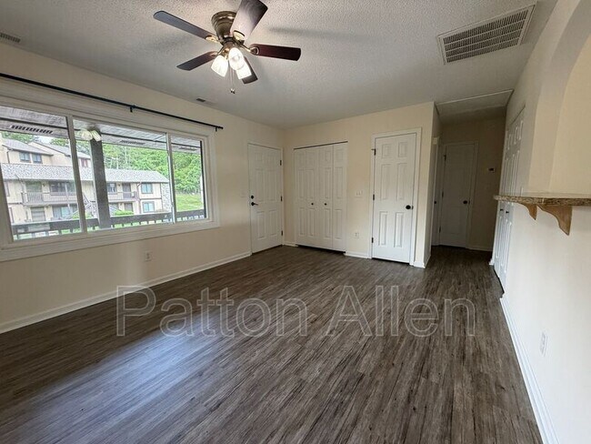 Foto del edificio - 48 Dawnwood Cir
