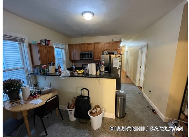 Building Photo - 8 Carmel St