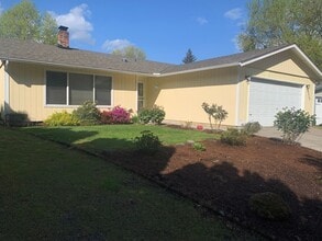 Building Photo - 6809 NE 62nd Ct