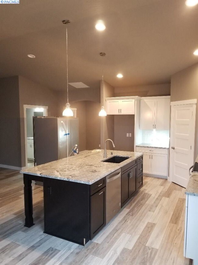 Foto del edificio - New Townhouse in West Richland