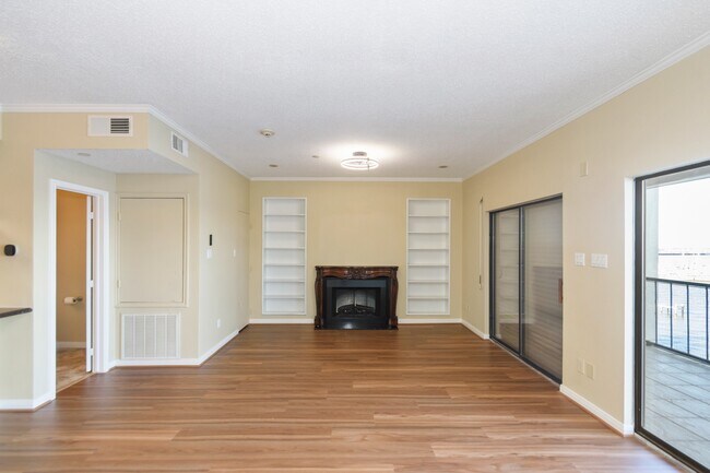 Foto del edificio - 351 Lakeside Ln