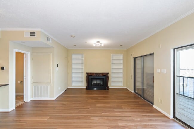 Building Photo - 351 Lakeside Ln