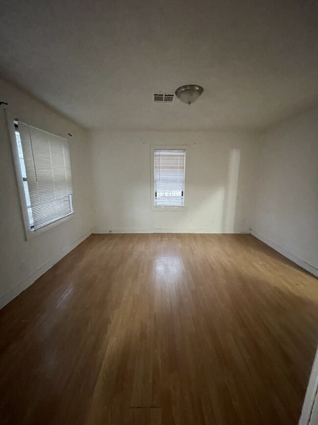 Building Photo - "Charming 3-Bed Home with Gleaming Hardwood Floors in Prime Wichita Location!"