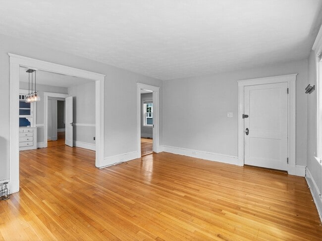 Building Photo - 137 Williams St
