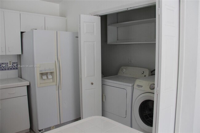 Foto del edificio - 5402 SW 144th Ct