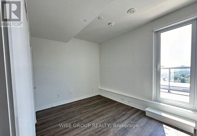 Photo du bâtiment - 500-1500 Wilson Ave