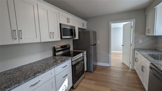 Building Photo - 1273 Woodlawn Terrace