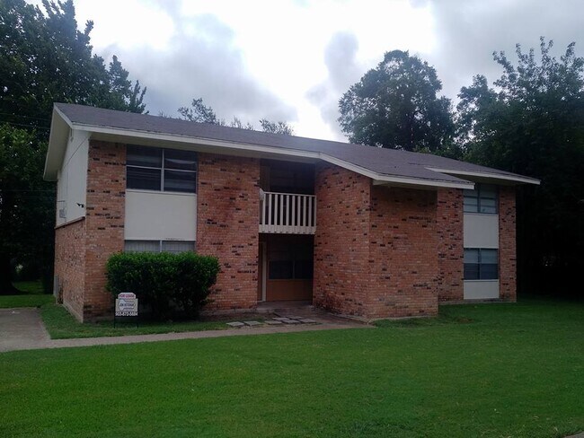 Afuera - 1511 E Beverly Dr