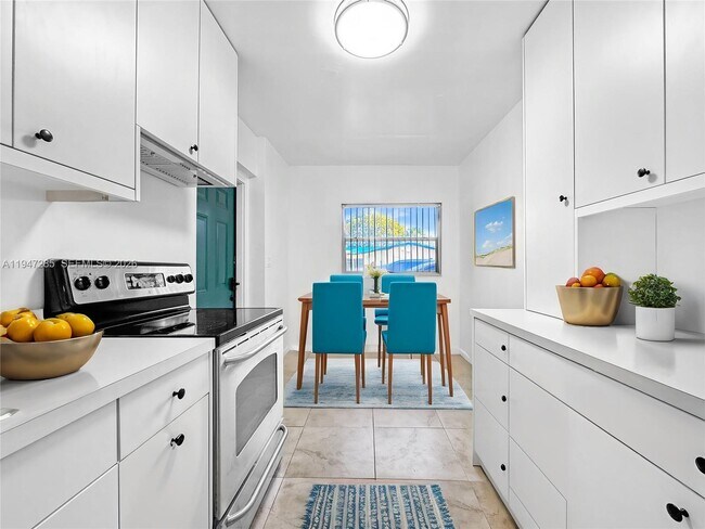 Foto del edificio - 883 SW 10th St