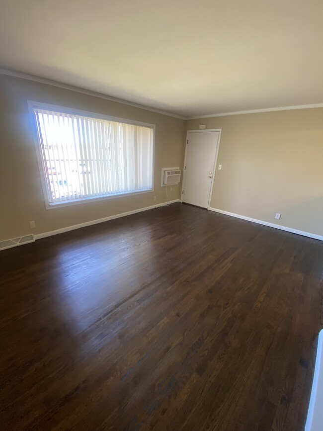 Living Room - Evergreen Terrace Apartments