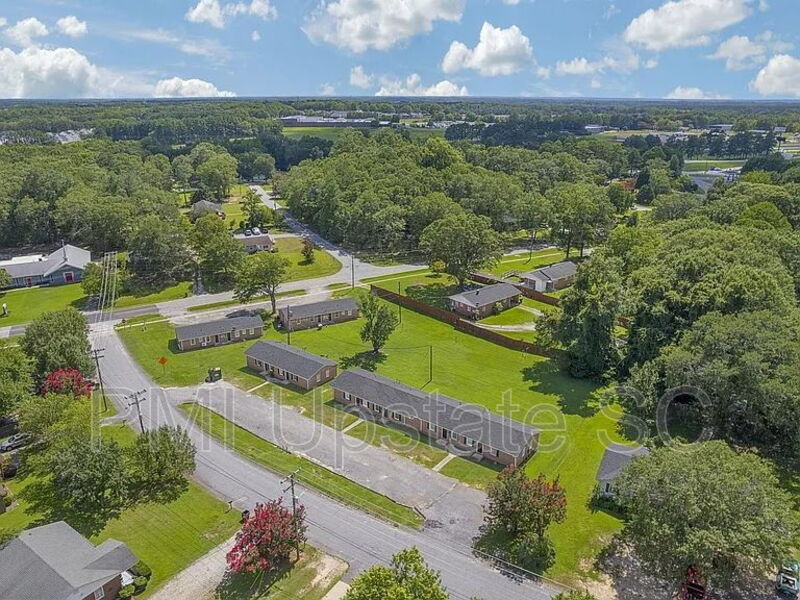 Building Photo - 103b Looneybrook Drive