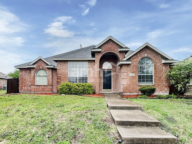 Building Photo - 2430 Fieldcrest Dr