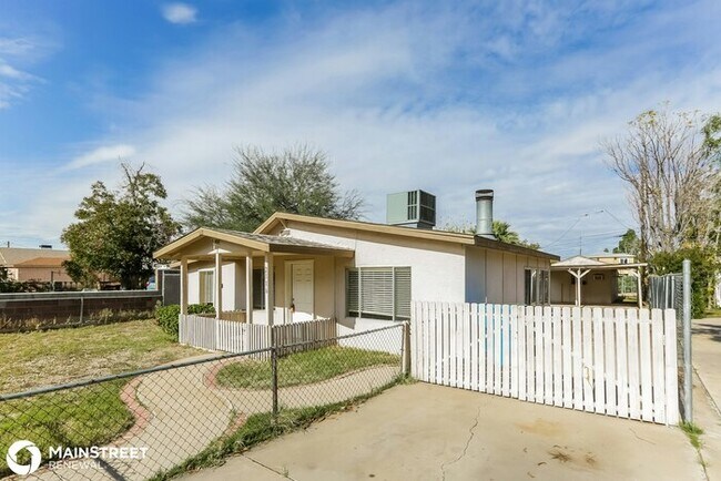 Building Photo - 2116 W Highland, Phoenix, AZ 85015