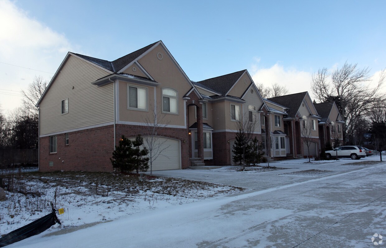 Foto del edificio - 6185-6190 Elarz Dr