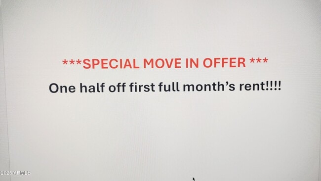 Building Photo - 906 N Revere