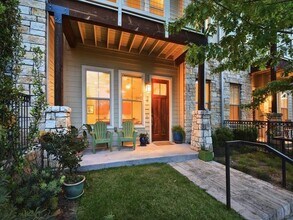 Building Photo - 2520 Bluebonnet Ln