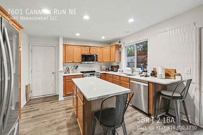 Foto del edificio - 7601 Cannon Run Dr NE