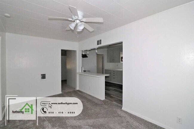Foto del edificio - 3240 Veda - West Redding - "Pet Considered"