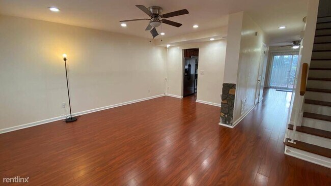 Building Photo - 3 br, 2.5 bath House - B7 Lincoln Ln