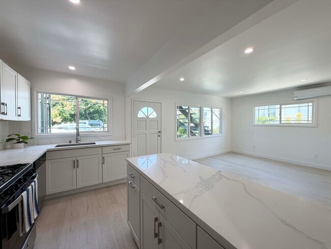 Building Photo - 1266 S Muirfield Rd