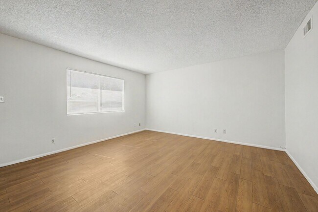 Foto del edificio - Remodeled 2 bedroom 2 bathroom