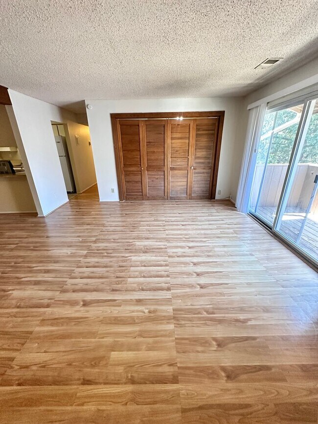 Building Photo - Move in Special! Stunning 3 bed 2 bath updated condo on 3rd floor