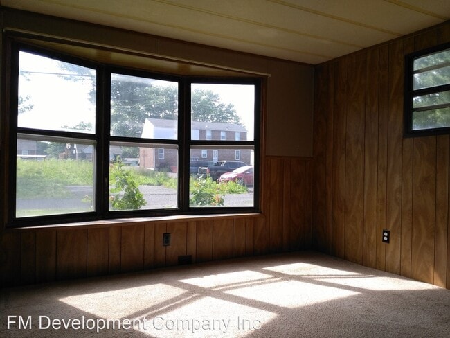 Building Photo - 3 br, 1 bath House - 886 Willow Street