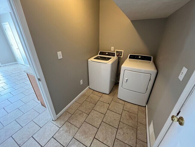 Foto del edificio - Large 3 bedroom/2.5 bathroom Duplex