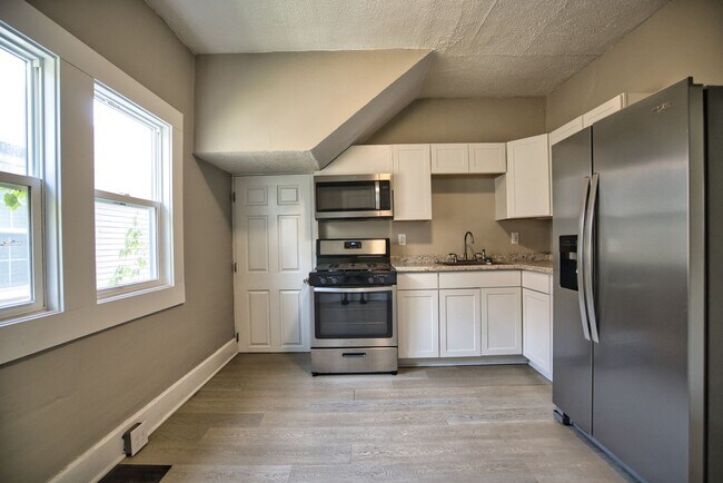 Foto del edificio - 3 bed 1 bath home located on the desirable...
