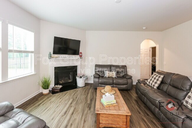 Foto del edificio - 200 Falls Cove Dr