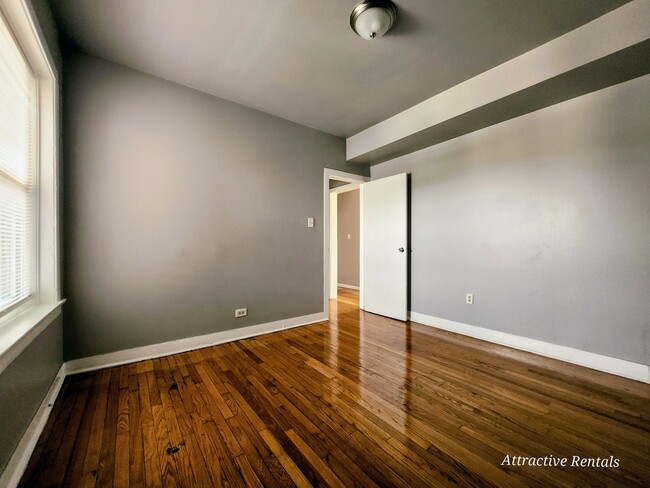 Foto del edificio - 1617 W 78th St