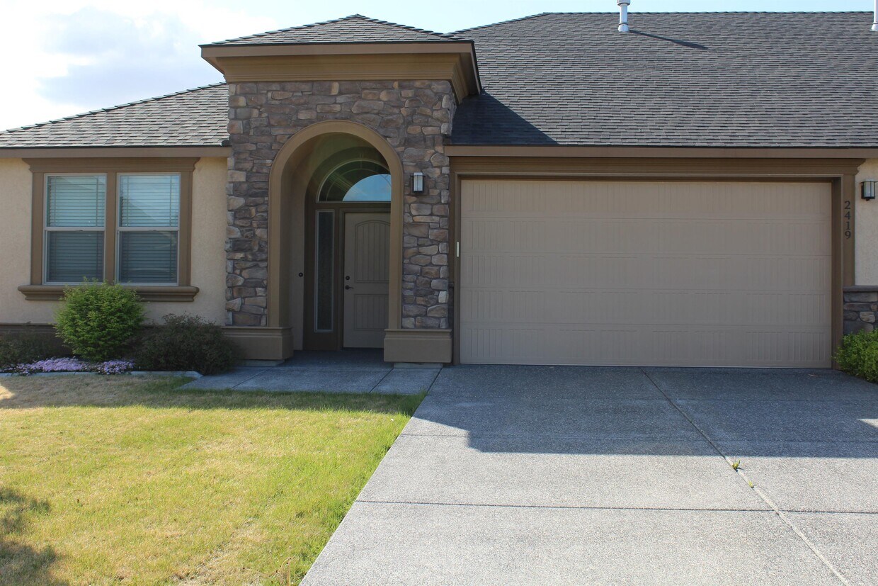 2419 Bramasole Dr Way, Richland, WA 99352 Townhouse for Rent in