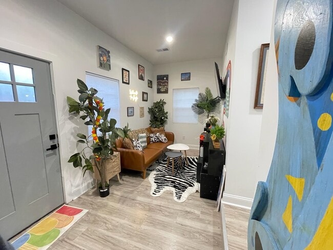 Foto del edificio - 2462 Hale Ave