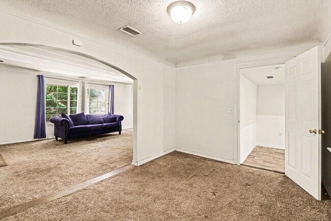 Foto del edificio - 33700 Beechwood St