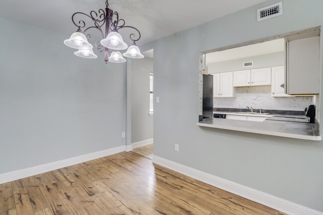 Building Photo - 395 Felicity St