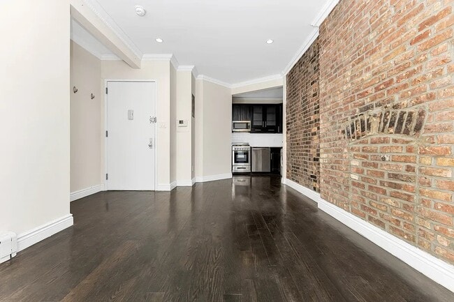 Building Photo - 448 W 19th St