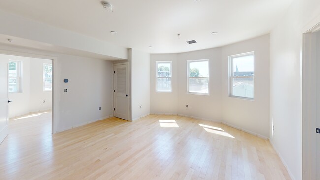 Building Photo - 256 Ames St