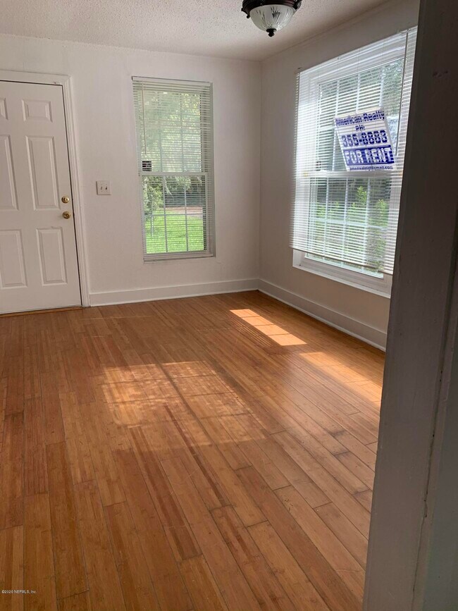 Foto del edificio - 10232 Oakridge St