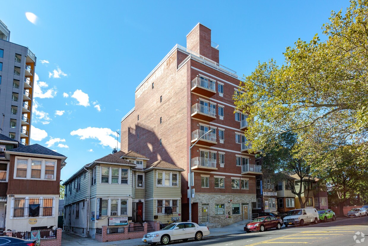 Primary Photo - 7038 Broadway