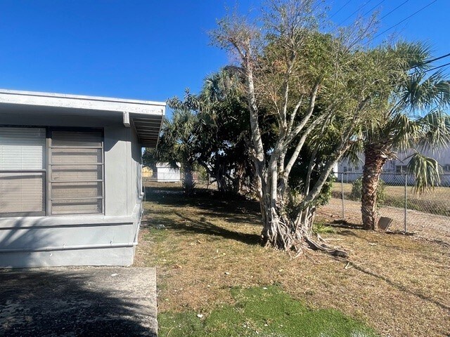 Building Photo - 1129 W 23rd St