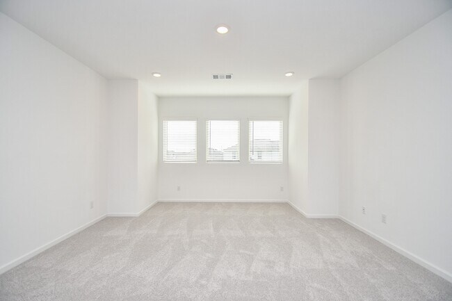 Building Photo - 5624 Frst Cv Dr