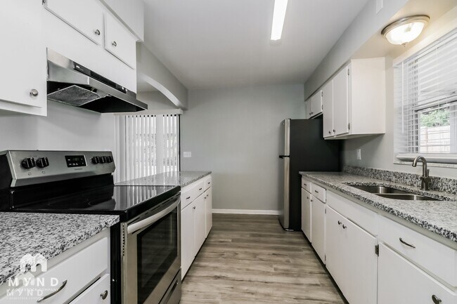 Foto del edificio - 7088 Spring Hill Dr