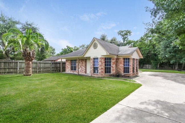 Building Photo - 12526 Zavalla St