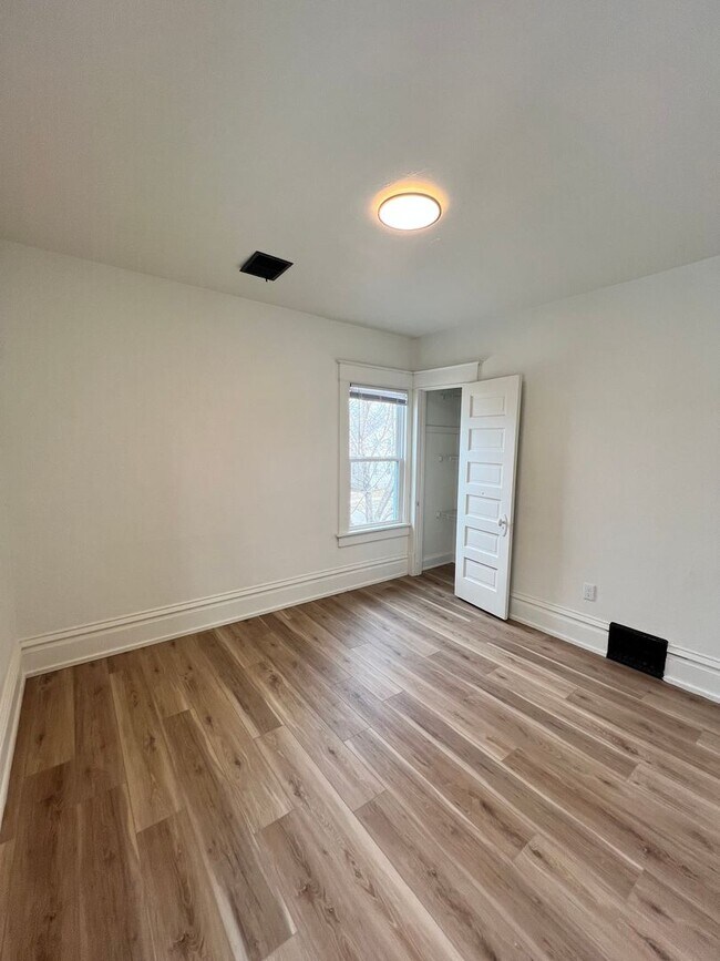 Foto del edificio - 835 Waugoo Ave