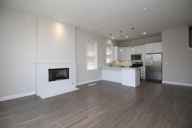 Building Photo - 3440 N Elston Ave