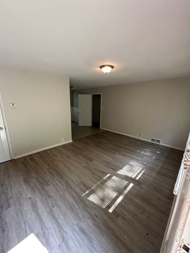 Foto del edificio - 4 Bed 1 Bath